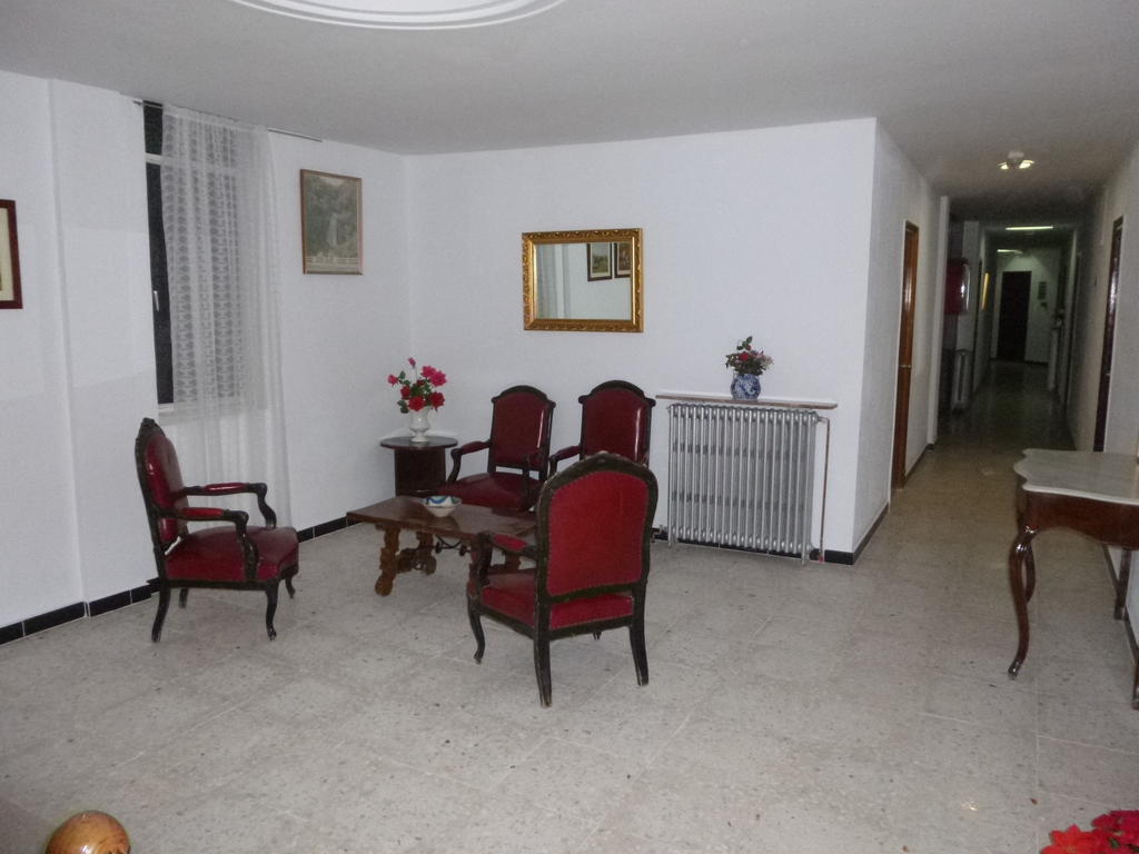 Hostal Americano Madrid Exterior foto